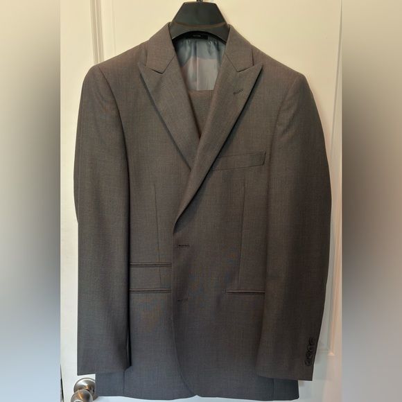 J. Ferrar Men’s Two-Piece Suit Gray 38R jacket, 30x32 pants - Picture 1 of 9